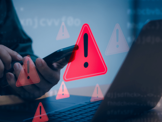 concept, warning or alert Tech scam, users get smartphone warnings Have access to malicious cyberattack virus software or threats to hack online networks.
